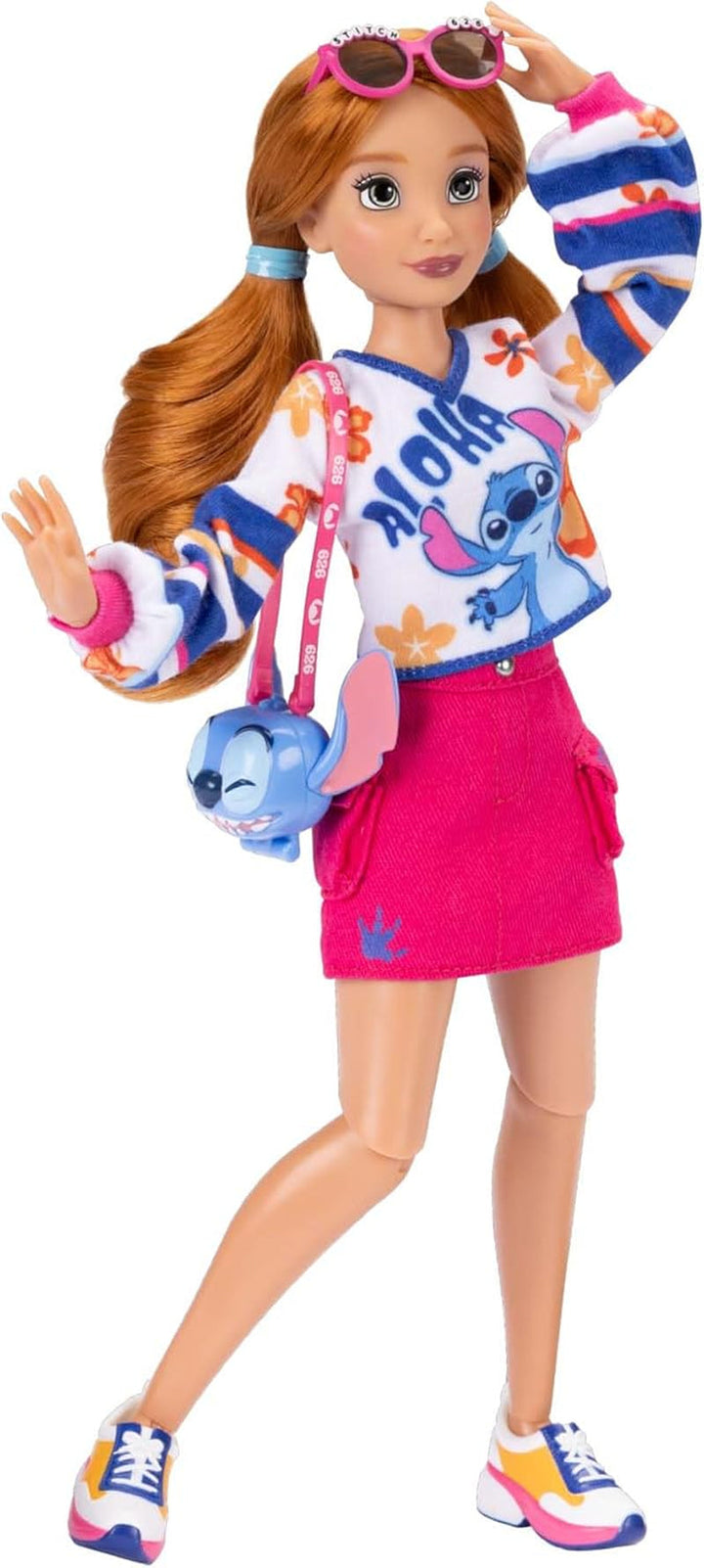 Disney ILY 4EVER Fashion Dolls Stitch cu păr roșcat 11.5" înălțime cu 13 puncte de articulare, două ținute complete Mix-And-Match și inel Mickey strălucitor pentru tine!