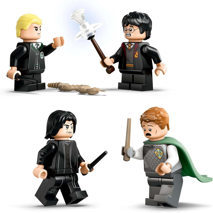 LEGO Harry Potter Castelul Hogwarts: Clubul de duel, set de construcție Cu 4 minifigurine Incl. Draco Malfoy, Gilderoy Lockhart & Severus Snape, set Cu funcție Pentru băieți și fete cu vârsta de 8+ 76441