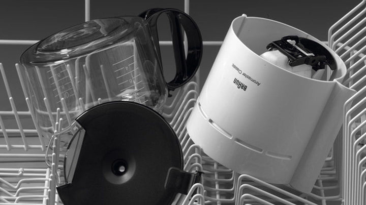 Cafetiera Braun KF 47 WH - Cafetieră cu filtru cu cană din sticlă pentru cafea clasică cu filtru, cafea aromată datorită sistemului Optibrew, oprire prin picurare, oprire automată, alb