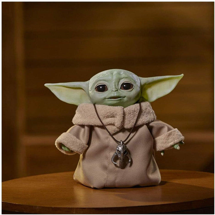 Star Wars Hasbro Gaming the Child Electronic Edition cu peste 25 de combinații de sunet și mișcare, jucăria Mandalorian