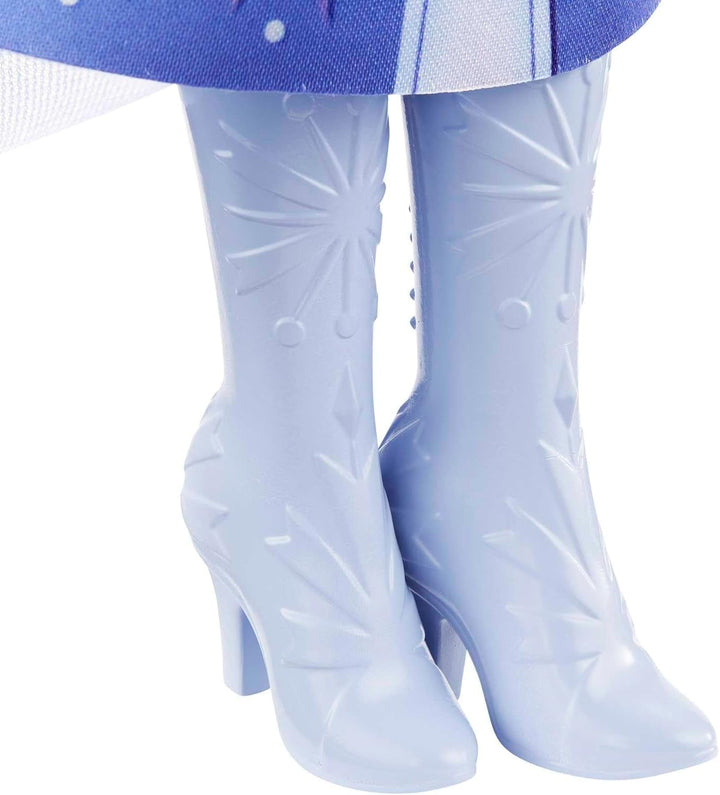 Mattel Disney Prințesa Elsa păpușă, Regina de gheață păpușă în costum de călătorie, păr blond pieptănat, mobil, fustă extensibilă și cizme, cadouri Disney, jucării de la 3 ani, HLW48