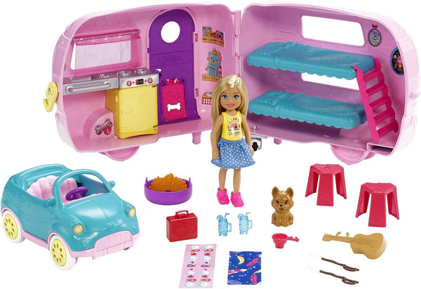 Barbie Chelsea Series, Chelsea Car And Camper Set cu 10+ Barbie Camping Accessories, 1X Chelsea Doll, Teal Car And Pink Mini Camper, Cadouri pentru copii 3+ ani, Fxg90