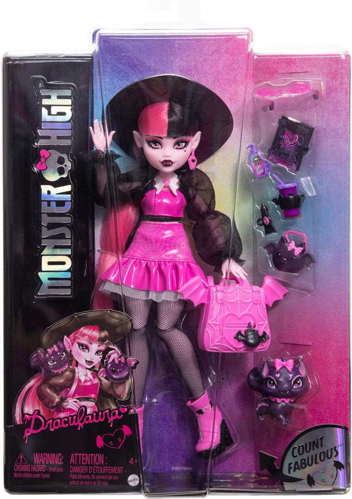 Păpușă Monster High Draculaura cu animalul ei de companie, pisica liliac Count Fabulous, și accesorii precum rucsac, carte de vrăji, cutie Bento și multe altele, HRP64
