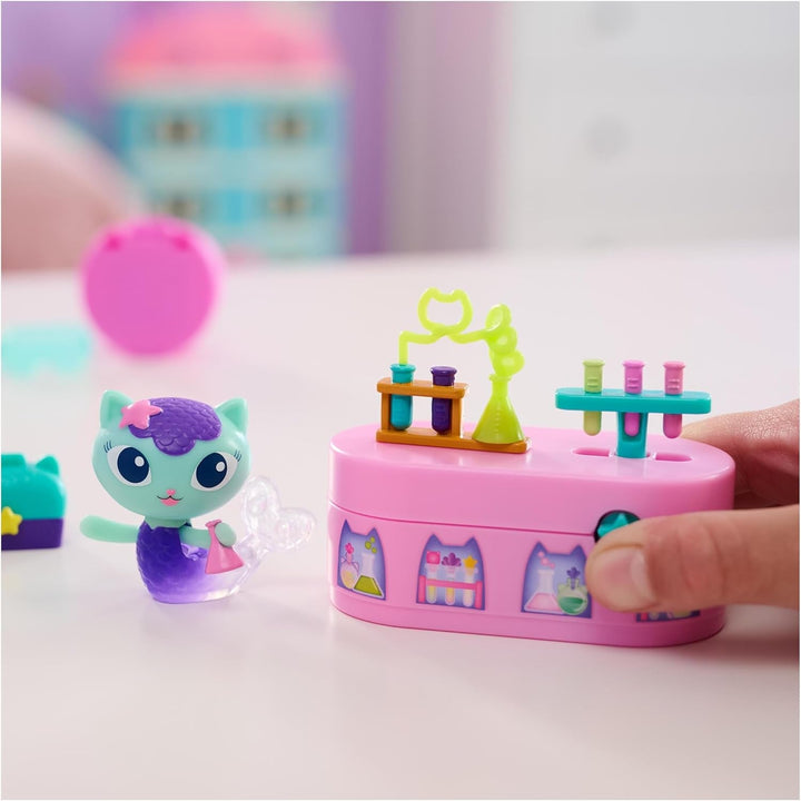 Gabby™S Dollhouse, Bobble Kitty Furniture Pack Of Meerkats, figură de pisică cu mobilier și accesorii pentru casa de păpuși, de la 3 ani