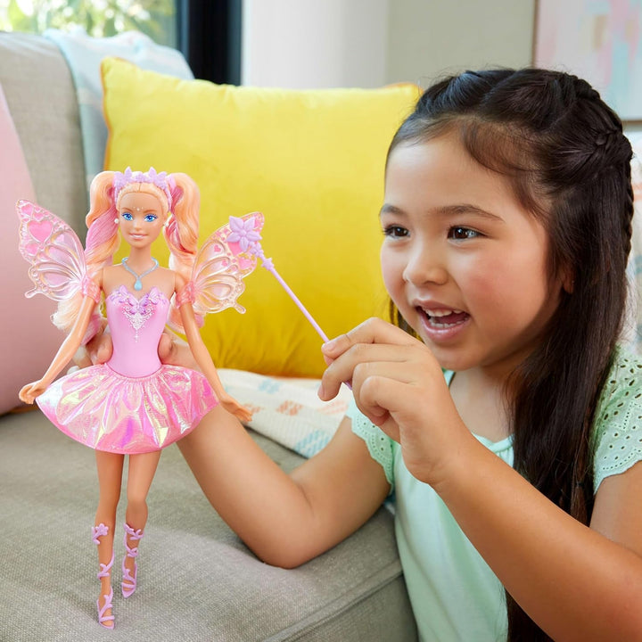 Mattel Barbie Doll Fairy cu baghetă de jucărie și accesorii de modă, temă fantastică cu aripi și ținută care își schimbă culoarea, JCP76, [Multicolor]