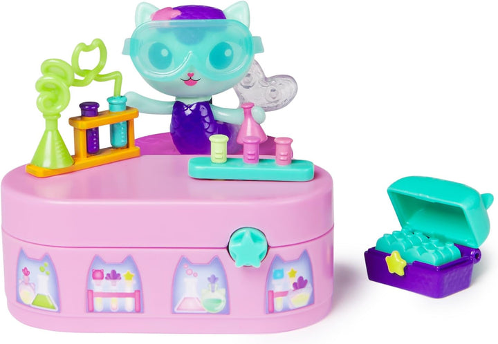 Gabby™S Dollhouse, Bobble Kitty Furniture Pack Of Meerkats, figură de pisică cu mobilier și accesorii pentru casa de păpuși, de la 3 ani