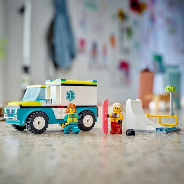LEGO City Ambulanță și Snowboarder, Ambulanță Playset cu mașină de jucărie și 2 minifigurine, Snowboarder și Paramedic Figura, cadou imaginativ pentru băieți și fete de la 4 ani 60403
