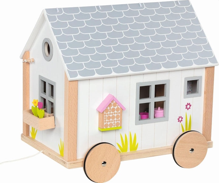 Goki 51477 - Casă mică Hygge din lemn și textile pentru păpuși mini, casă de păpuși mobilă în stil scandinav, 38Cm X 27Cm X 33Cm, set de 40, de la 3 ani