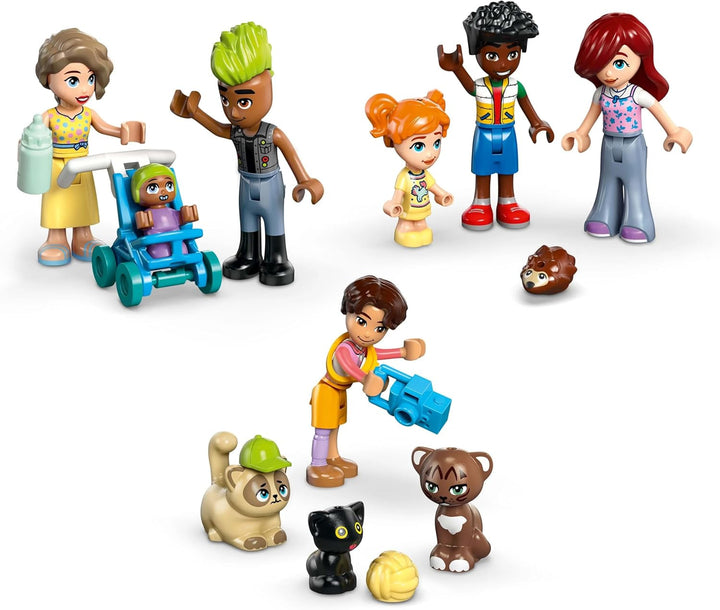 LEGO Friends Heartlake City Living and Shopping Street, set de construcție pentru jocuri de rol cu 9 personaje (inclusiv 7 minifigurine) și 3 pisici, cadou pentru fete și adolescenți, casă de jucării 42670