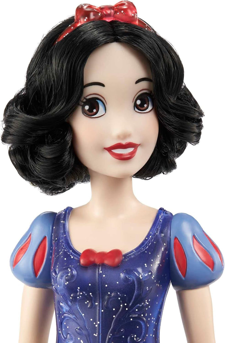 Mattel Disney Princess Toy, păpușă mobilă Albă ca Zăpada, cu haine strălucitoare și accesorii, inspirată de filmul Disney, cadou pentru copii, HLW08