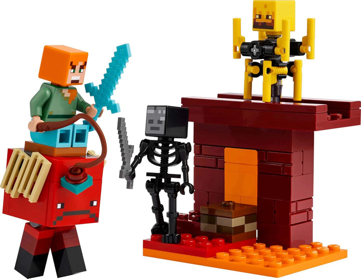 LEGO Minecraft Duelul de lavă din adâncuri, jucărie pentru fanii jocului video, fortăreață cu minifigurine, inclusiv Alex, scheletul Wither, Lohe și Strider, cadou pentru fete și băieți de la 6 ani 21266
