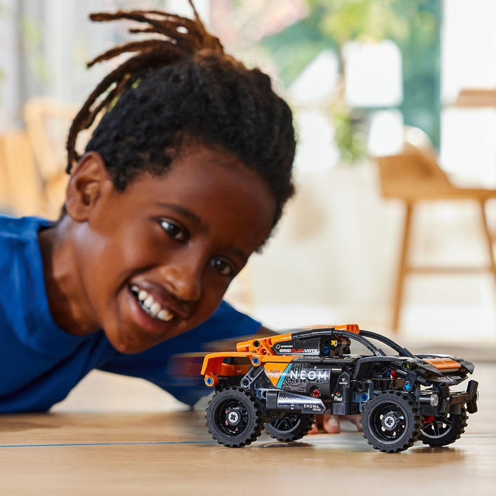 Set mașină de curse LEGO Technic NEOM Mclaren Extreme E, jucărie cu motor pentru copii, mașină cu vânt construibilă, cadou Technic pentru băieți și fete de la 7 ani 42166