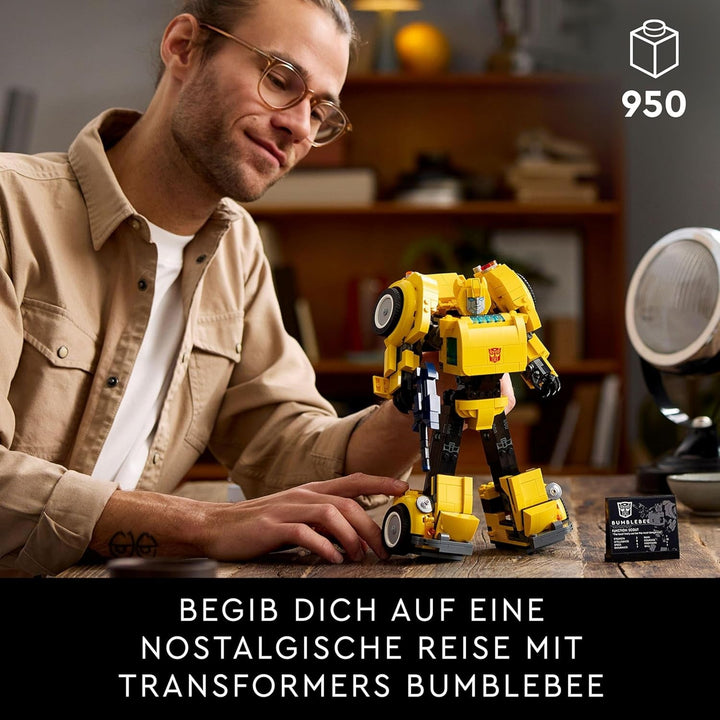 LEGO Icons Transformers Bumblebee, Figurină de acțiune robot pentru adulți de colecționat, Set de construcție pentru film pentru fanii science fiction, Poate fi transformat într-o mașină, Jucărie de aventură 10338
