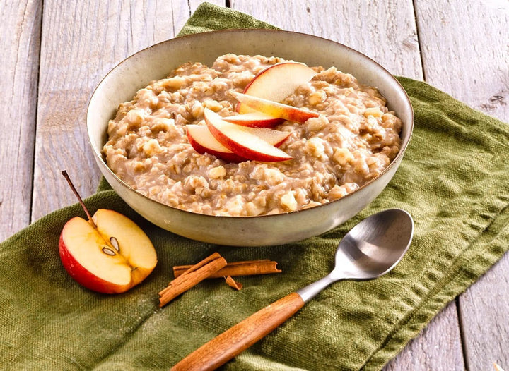 RUF Porridge Apple Cinnamon, cu fulgi de ovăz integral, aromă fină de scorțișoară și bucăți de mere uscate, 400 grame