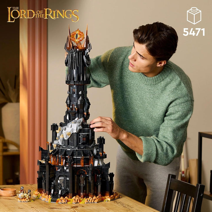 LEGO Icons Stăpânul Inelelor: Barad-Door, set de construcție pentru adulți cu minifigurinele Sauron, Gothmog, Orc, Frodo, Sam și Gollum, Memorabilia filmului, piesă de colecție pentru fani 10333