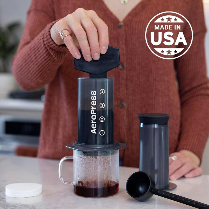 Aparat de cafea și espresso Aeropress Original - Aparat de cafea portabil pentru barista cu cameră de preparare, piston și filtre - Preparare rapidă de cafea și espresso