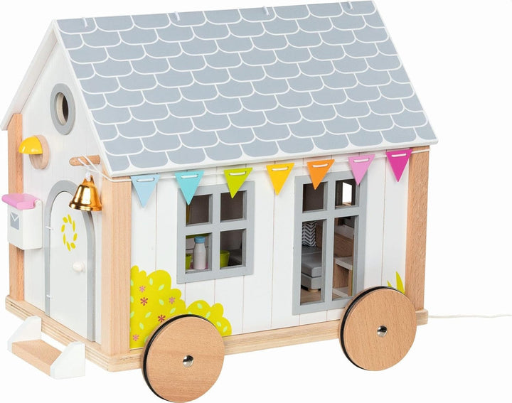 Goki 51477 - Casă mică Hygge din lemn și textile pentru păpuși mini, casă de păpuși mobilă în stil scandinav, 38Cm X 27Cm X 33Cm, set de 40, de la 3 ani
