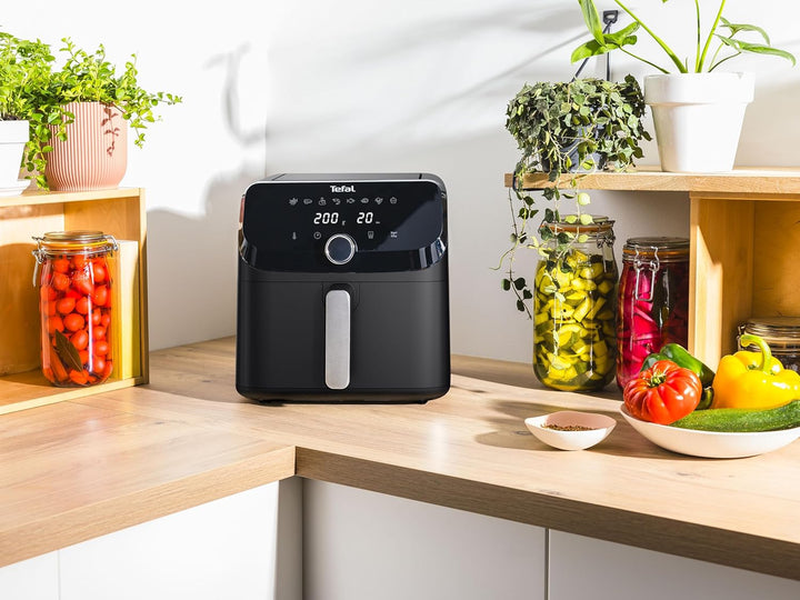 Tefal Easy Fry Mega Heißluftfritteuse, 7,5 Liter Fassungsvermögen, Bis Zu 8 Personen, 99% Weniger Fett, 8 Automatische Gareinstellungen, Digitales Display, Spülmaschinengeeignet, Schwarz, EY8558E0