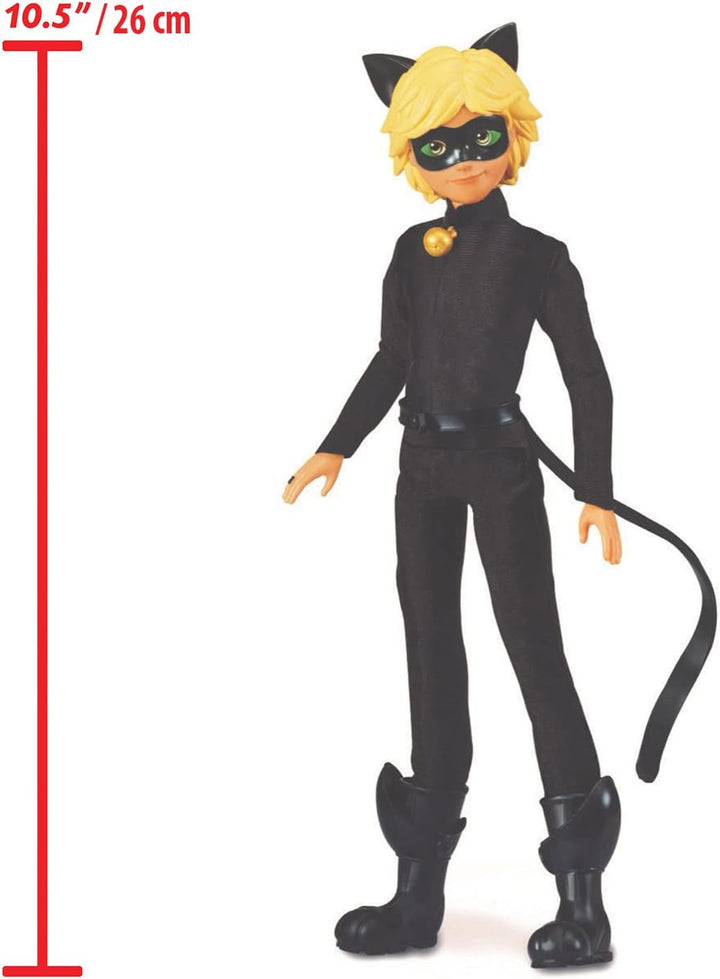 BANDAI - Miraculous - Păpușă Miraculous Cat Noir și Adrien - Păpușă manechin 26 Cm și cele 2 ținute ale ei - Jucărie Miraculous - Păpușă super erou articulată - Jucărie pentru copii de la 4 ani - P50356