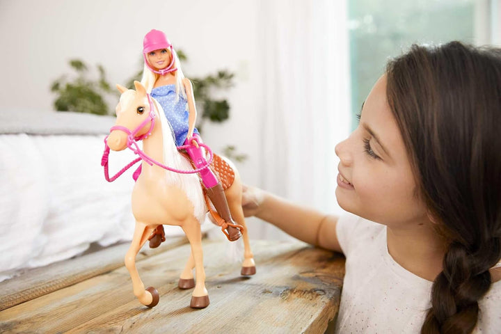 Păpușă Barbie și cal de jucărie, accesoriu de călărie Barbie, 1 păpușă Barbie și 1 cal incluse, potrivite ca un cadou pentru copii de la 3 ani în sus, FXH13