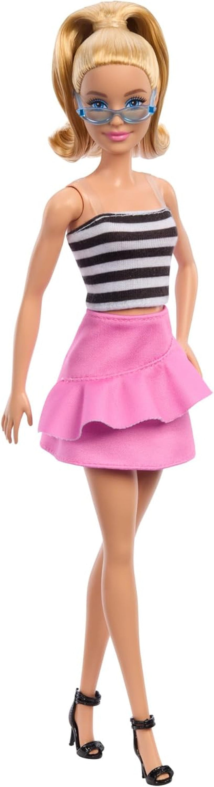 Păpușa Barbie Fashionistas nr. 213, blondă cu top în dungi, fustă roz și ochelari de soare, păpușă de modă de colecționat cu ocazia celei de-a 65-a aniversări, HRH11