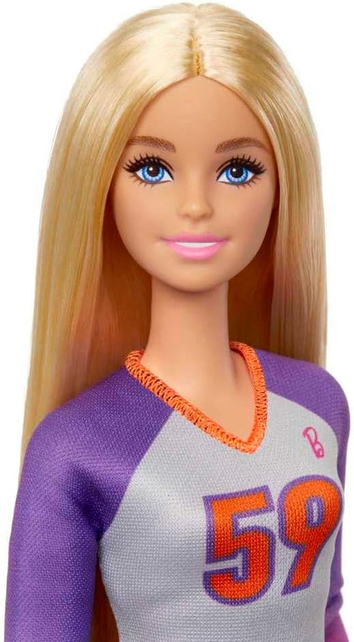 Barbie Made to Move - Păpușă jucătoare de volei cu tricou și minge - 22 de articulații pentru joc realist, include volei și îmbrăcăminte sport, HKT72
