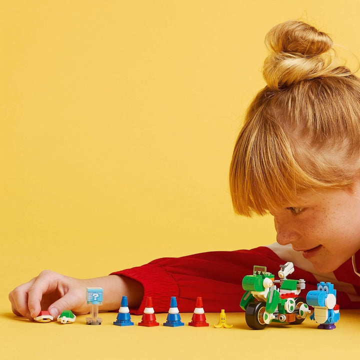 LEGO Super Mario: Mario Kart - Yoshi Bike, set de aventuri Nintendo de colecționat, cadou pentru copii, băieți, fete și gameri de la 7 ani, set de colecție cu figura Yoshi 72031