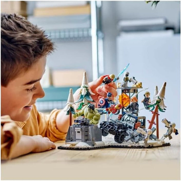 LEGO Marvel Avengers Assemble: Age of Ultron, set de construit și jucat cu 8 minifigurine de supereroi precum Thor, Hulk și Iron Man, jucărie de construit pentru băieți și fete, set de aventură 76291