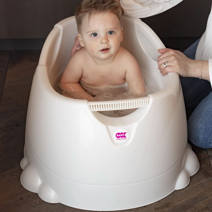 OKBABY Oplà Kleinkinder-Badewanne - Ergonomischer Sitz Mit Rückenlehne - Komfortgriff Zum Tragen - Hygienisch Und Leicht Zu Reinigen - Auch Für Kleine Badezimmer, Für Innen Und Außen - Grün